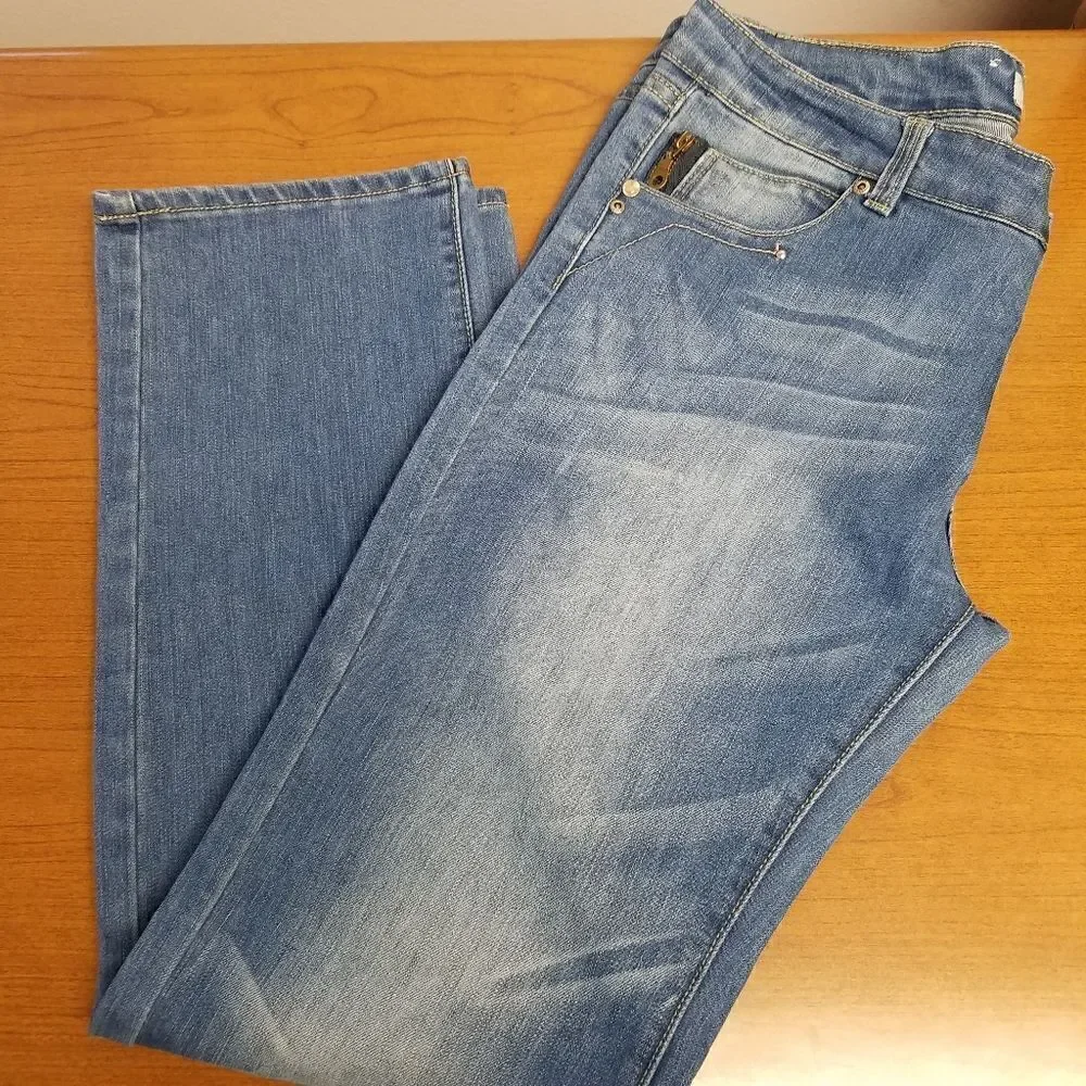 Leon L jeans size 36.